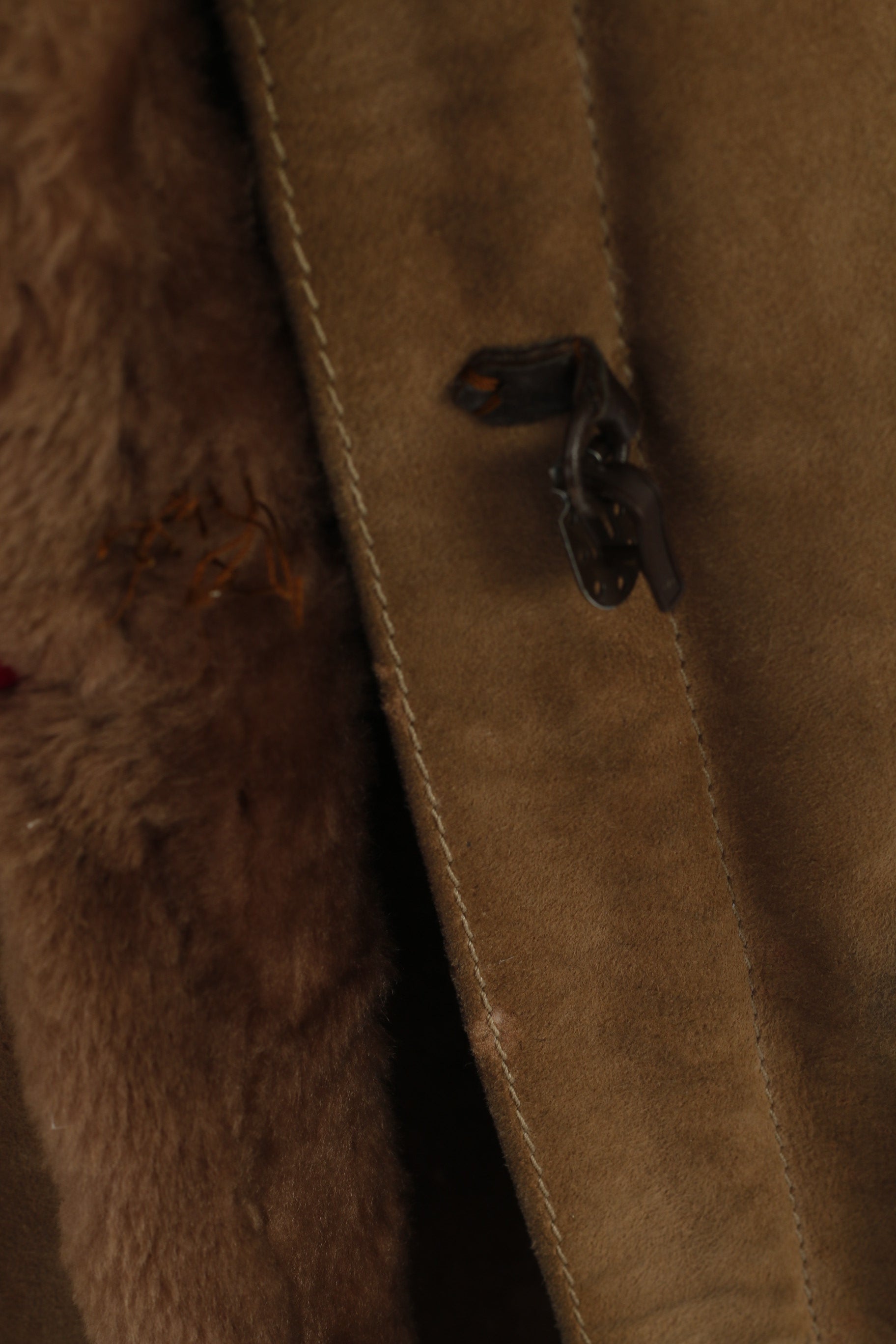 Cappotto vintage da donna 44 S. Collo in pelliccia di pelle beige con bottoni dettagliati Boho Warm Top
