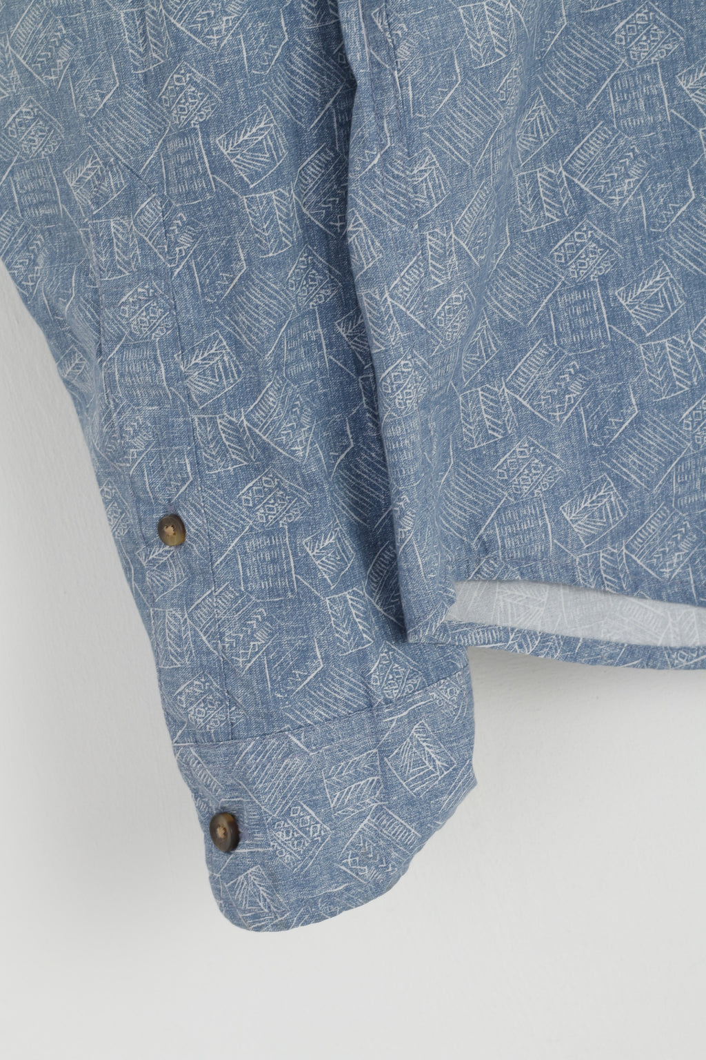 Camicia casual Hollister da uomo M. Top con colletto button down a maniche lunghe stampato in morbido cotone blu