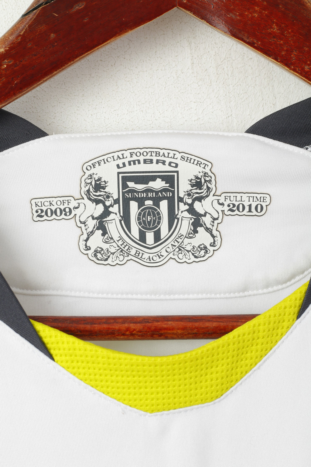 Umbro Men XL Shirt White Sunderland Football Club 2009 / 2010 Jersey Sport Top