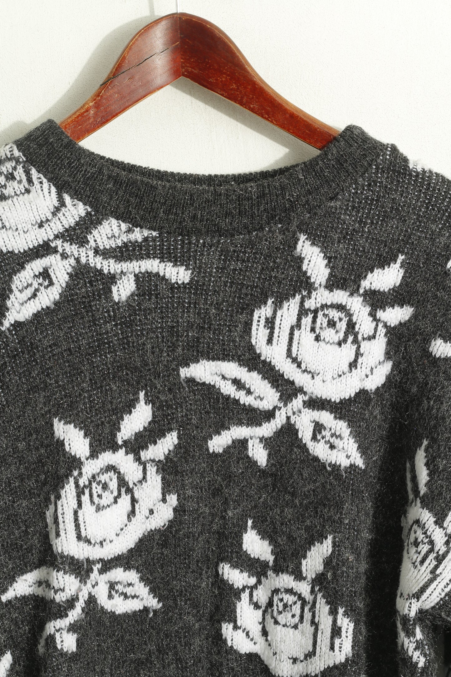 Its Knitwear UK Women S Jumper Shiny Gray White Roses Crew Neck Fuzzy Sweater