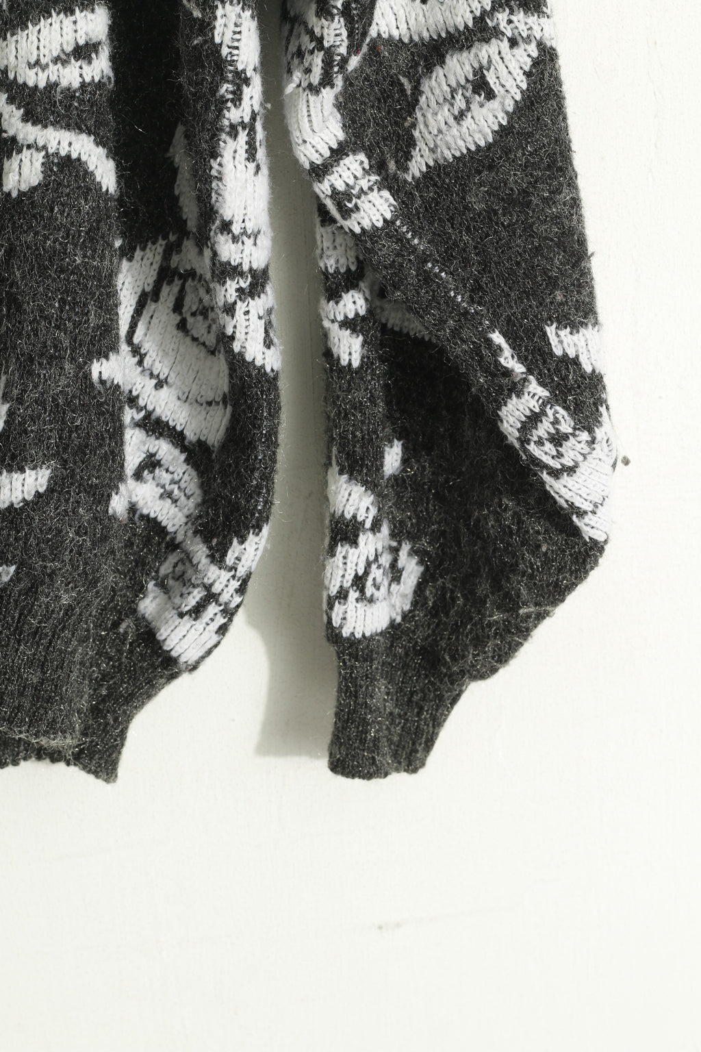 Its Knitwear UK Pull pelucheux à col rond pour femme Gris brillant Blanc Roses