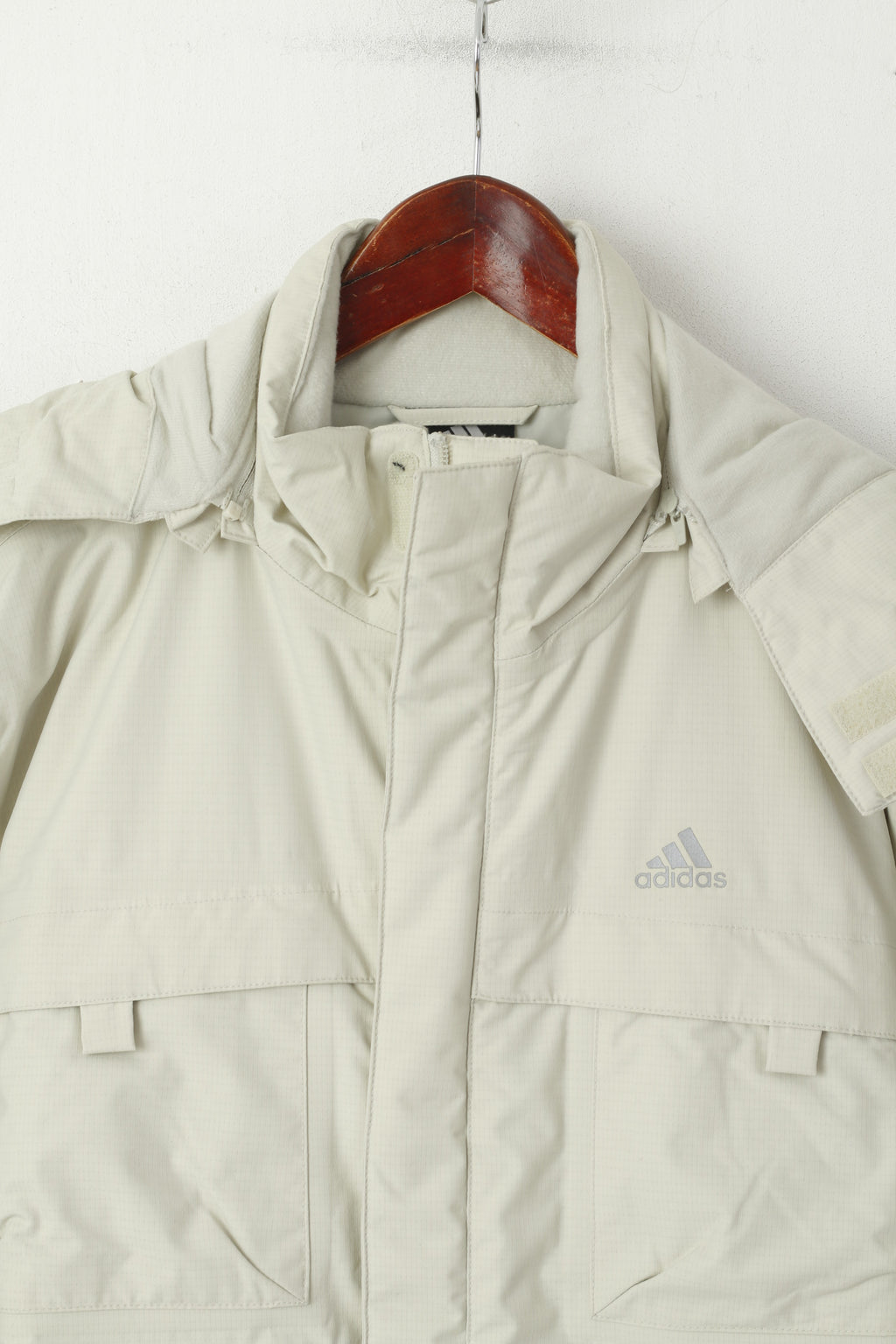 Giacca Adidas da uomo in nylon beige, cappuccio rimovibile, cerniera completa, fodera impermeabile