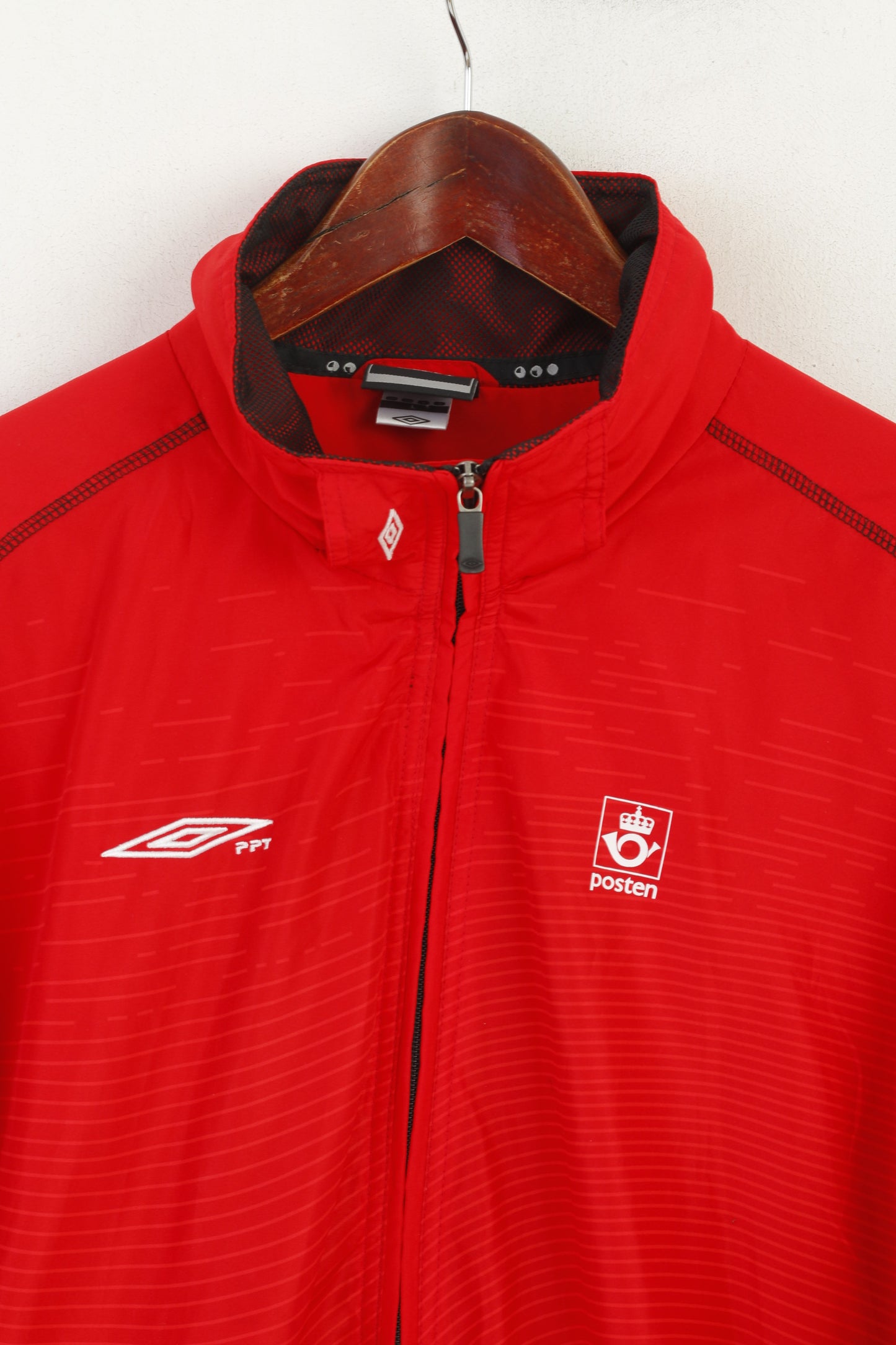 Umbro PPT Men L Jacket Red Official Teamwear Full Zip Sportwear Post Top