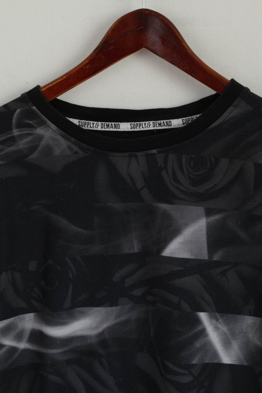 Supply & Demand Men L (M) Shirt Black Roses New York PVC Short Sleeve Top