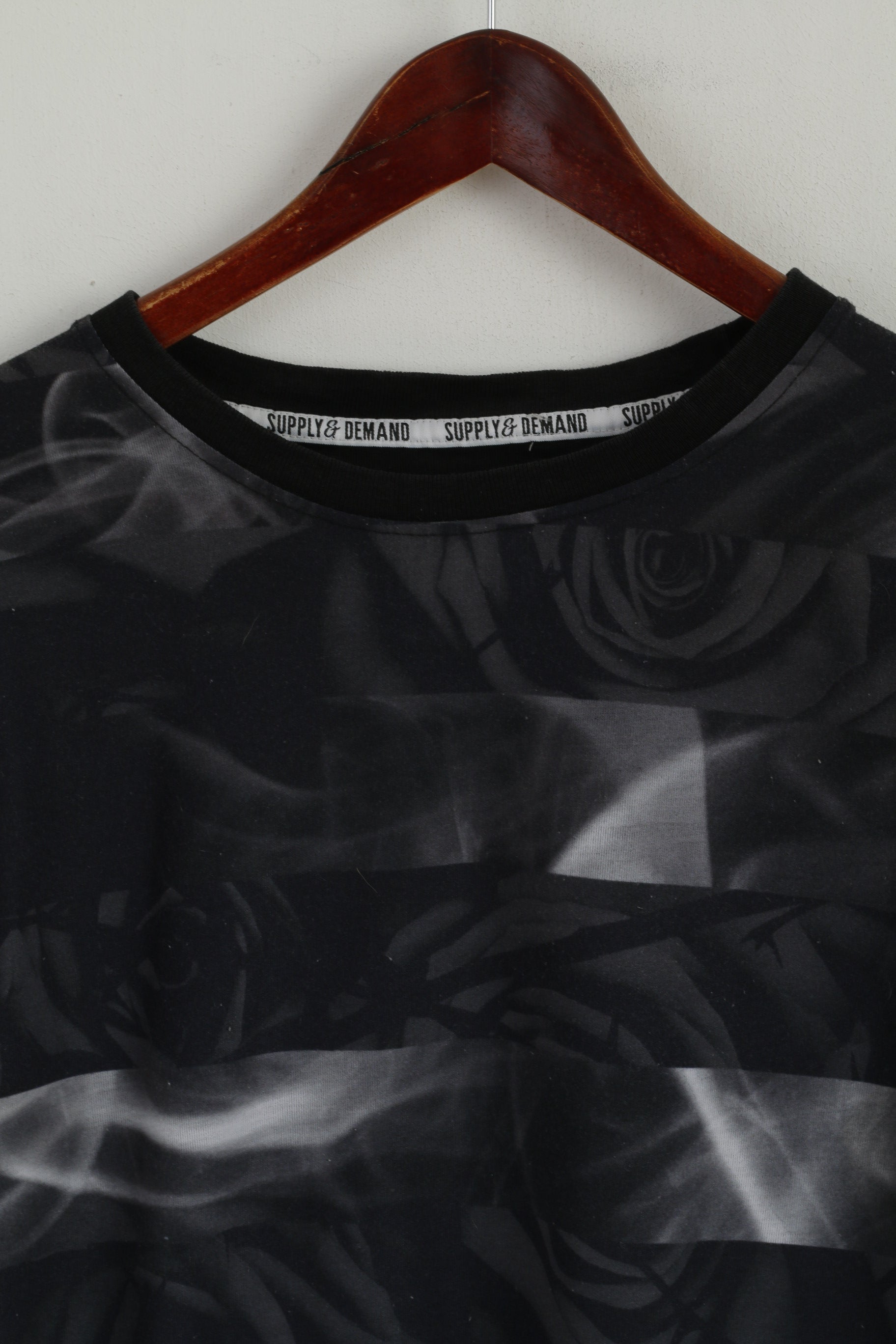 Supply & Demand Men L (M) Shirt Black Roses New York PVC Short Sleeve Top