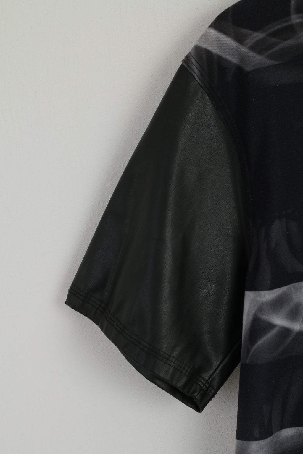 Supply & Demand Men L (M) Shirt Black Roses New York PVC Short Sleeve Top