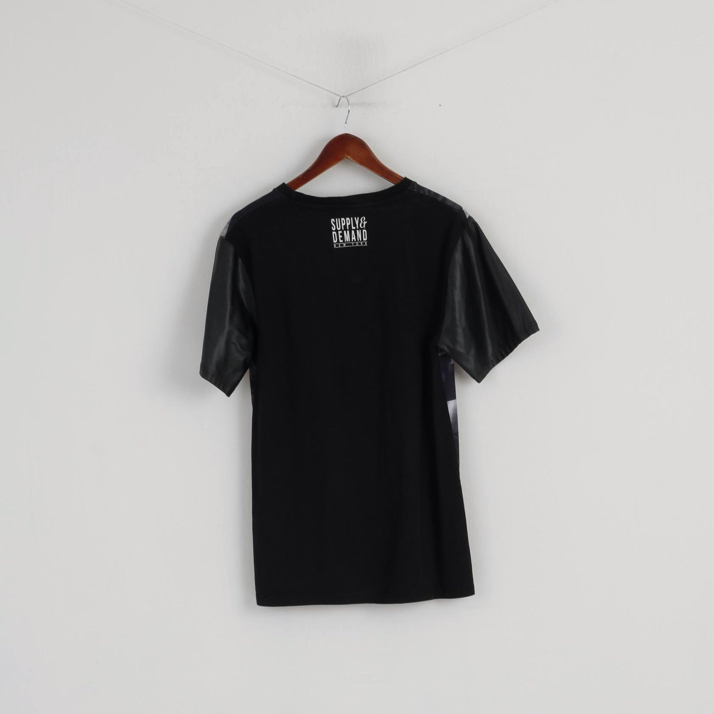 Supply & Demand Men L (M) Shirt Black Roses New York PVC Short Sleeve Top
