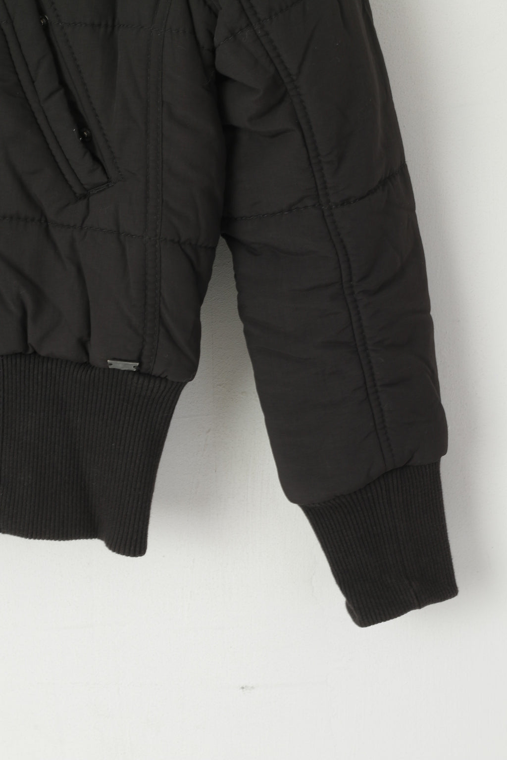 Giacca Levi's da donna L (M) Top trapuntato con cerniera intera imbottita in nylon nero