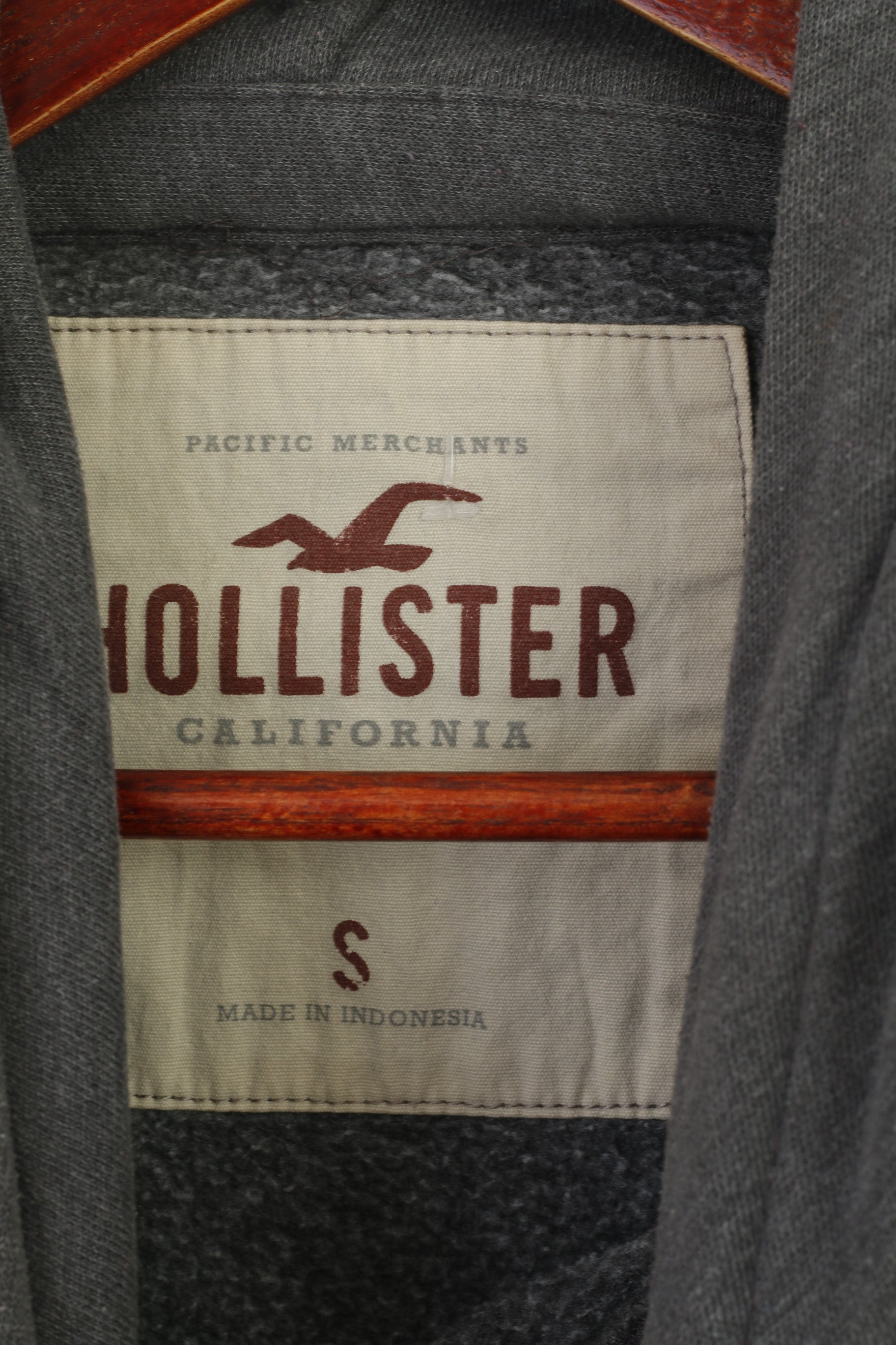 Felpa Hollister da donna in cotone grigio con tasca a marsupio sportiva con cappuccio da surf