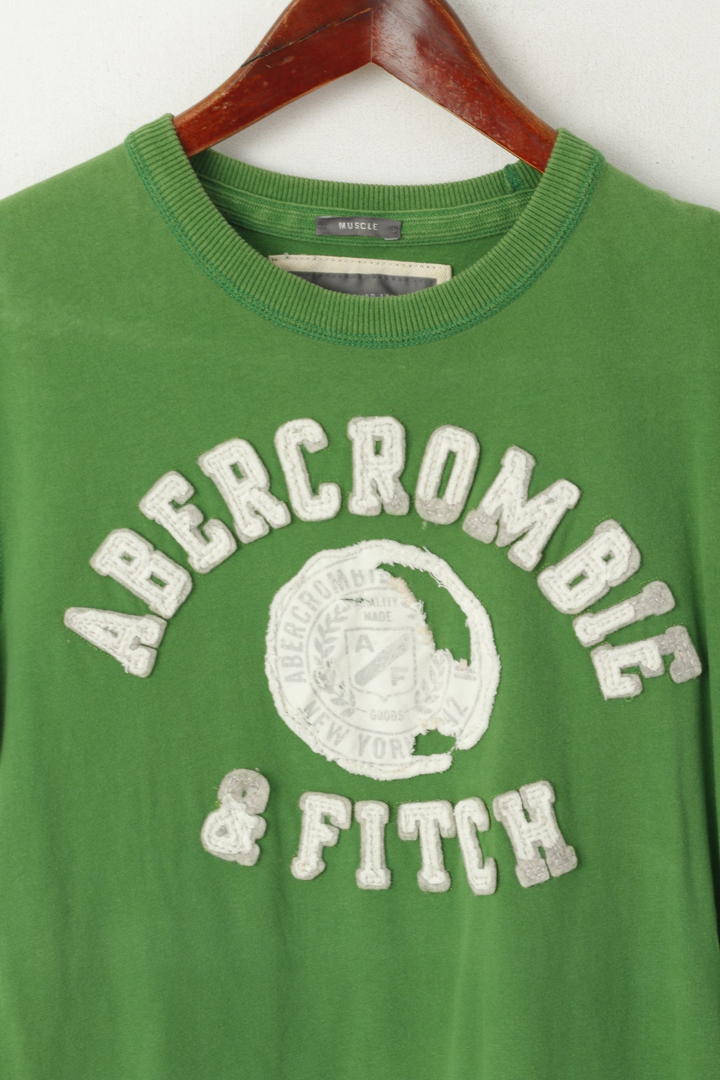 Camicia da uomo Abercrombie &amp; Fitch Top muscolare ricamato con grafica in cotone verde