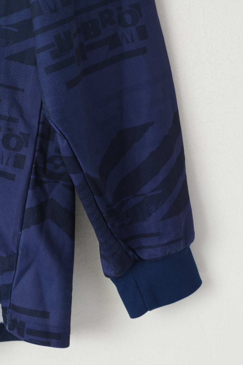 Umbro Men XL Long Sleeved Shirt Navy Vintage Football Jersey Printed Top